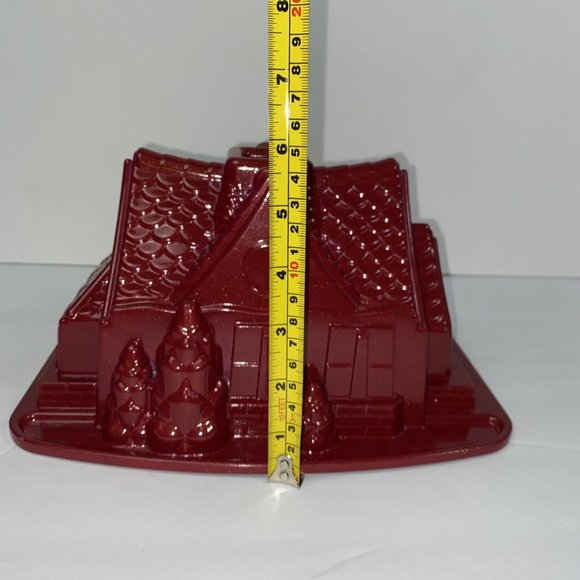 Nordic Ware Holiday Red Cast Aluminum Gingerbread House Bundt Cake Pan - Picture 5 of 8